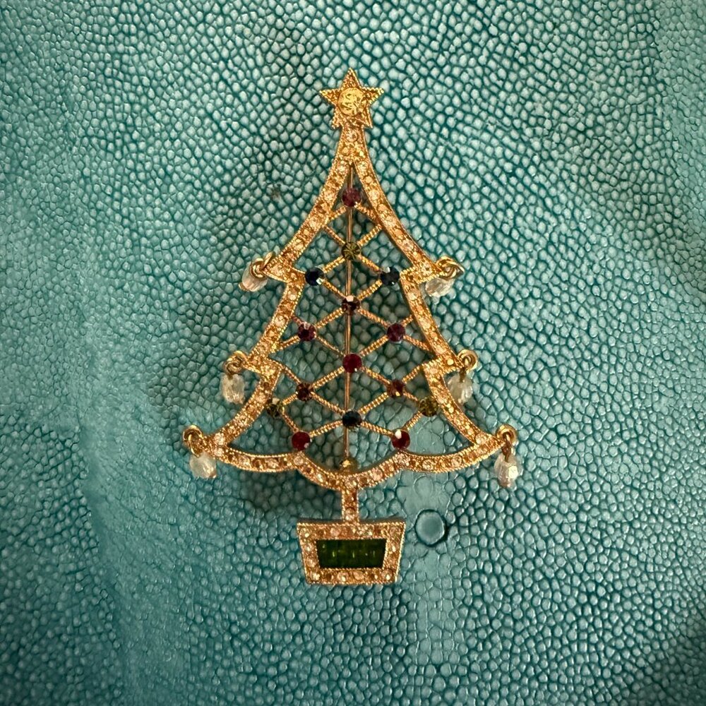 Vintage 2005 Avon Christmas Pin